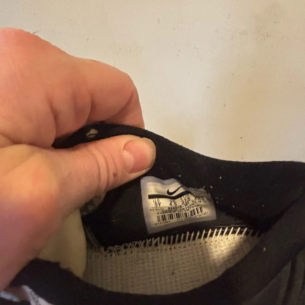 Nike Men's White and Black Athletic Shoes
